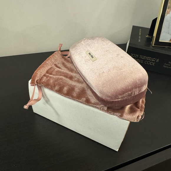 Miu Miu Logo Oval Sunglasses 52YS in Gold - Includes Velvet Case & Pouch - Picture 6 of 7